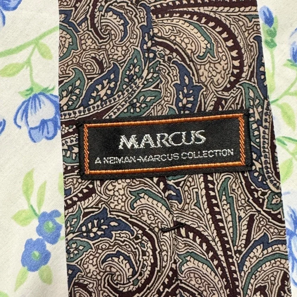 Marcus Neiman-Marcus Collection Paisley 100% Silk Necktie‎ Old Money Korea Made